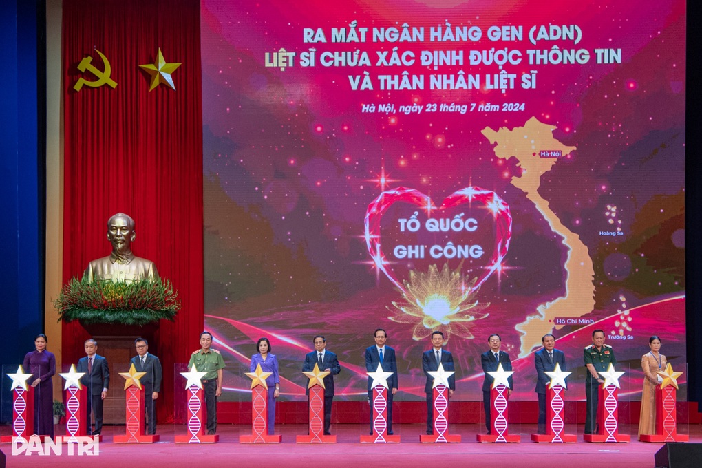Thủ tướng Chính phủ: Hãy sống cho xứng đáng với những người đã hi sinh - 3 Thủ tướng Chính phủ: Hãy sống cho xứng đáng với những người đã hi sinh - 3