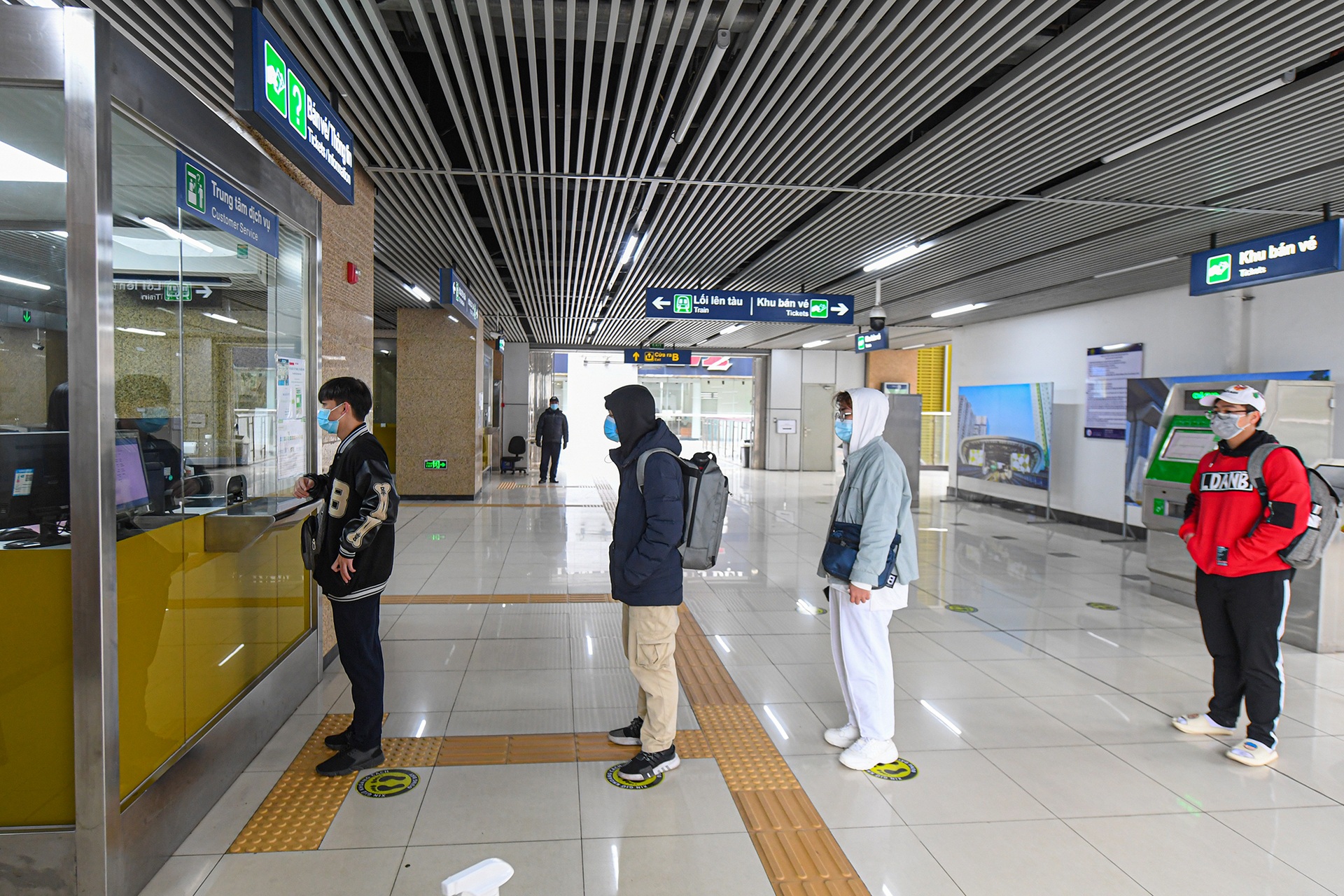 Nhiều sinh viên ở Hà Nội đi học bằng tàu Cát Linh - Hà Đông để tránh rét - 11 Nhiều sinh viên ở Hà Nội đi học bằng tàu Cát Linh - Hà Đông để tránh rét - 11