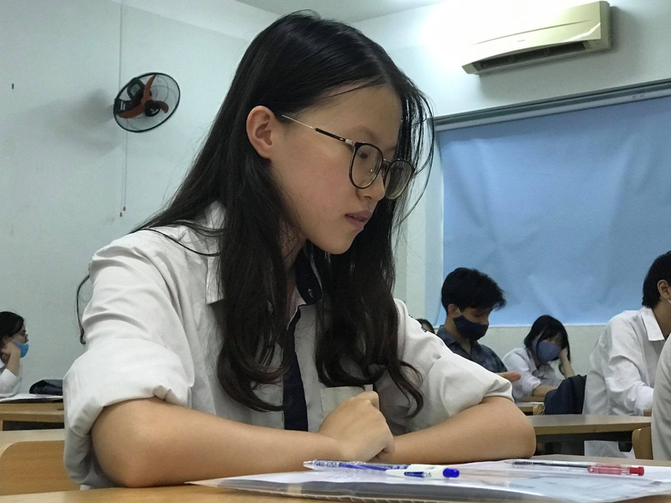 Bộ GDĐT sẽ tính toán từng bước chuẩn bị thi trên máy tính - 2 Bộ GDĐT sẽ tính toán từng bước chuẩn bị thi trên máy tính - 2