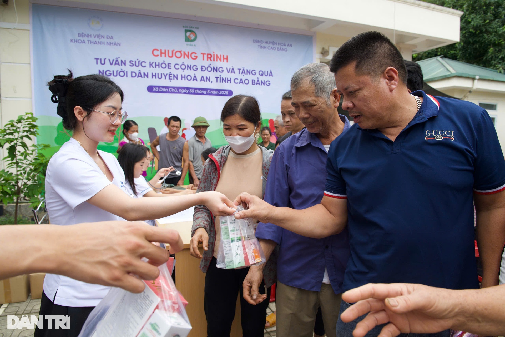 Tư vấn sức khoẻ như món quà quý đối với những gia đình còn khó khăn” - 14 Tư vấn sức khoẻ như món quà quý đối với những gia đình còn khó khăn” - 14