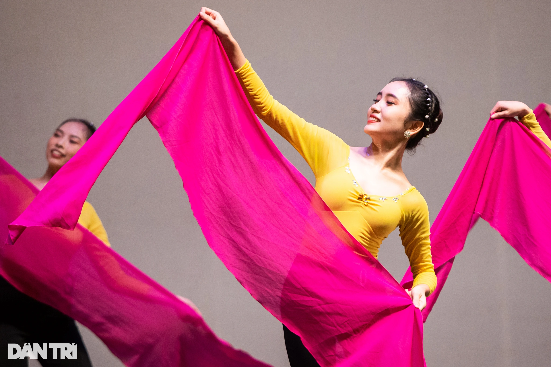Ngắm nữ sinh trường Múa biểu diễn ballet trong kỳ thi tốt nghiệp - 9 Ngắm nữ sinh trường Múa biểu diễn ballet trong kỳ thi tốt nghiệp - 9