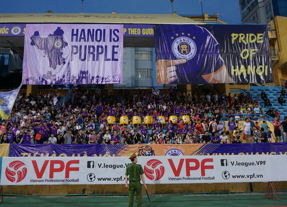 Báo Thái lại choáng với hình ảnh và số lượng khán giả tại V-League - 2 Báo Thái lại choáng với hình ảnh và số lượng khán giả tại V-League - 2