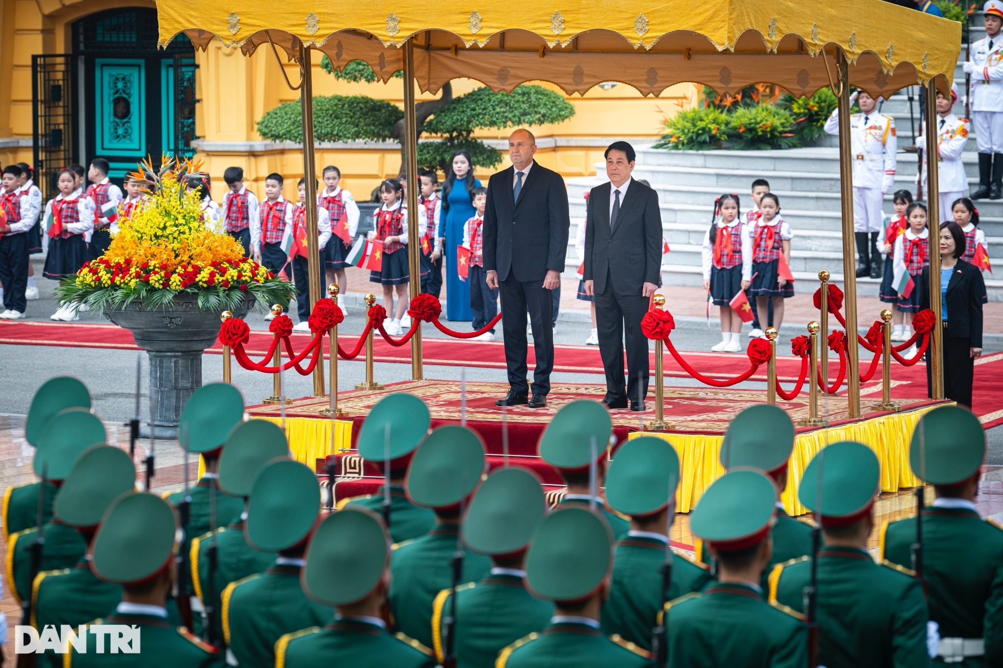 View - Chủ tịch nước Lương Cường chủ trì lễ đón Tổng thống Bulgaria thăm Việt Nam | Báo Dân trí