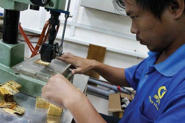 Giá vàng tiếp tục đi xuống