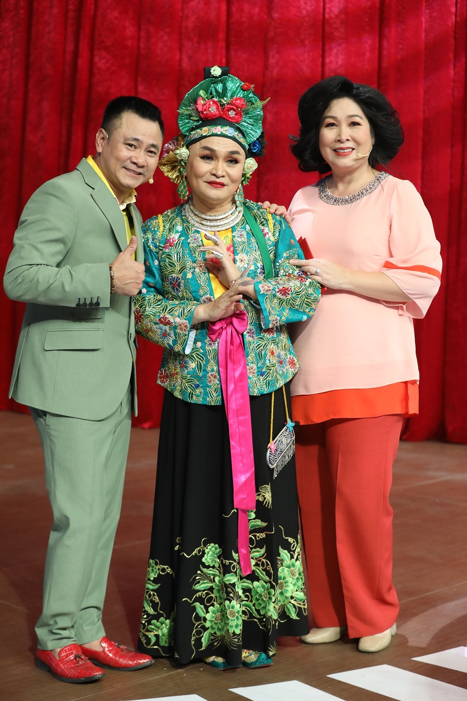 NSND Hồng Vân: Tôi rất sợ Xuân Hinh, không bao giờ dám hỏi tiền - 1 NSND Hồng Vân: Tôi rất sợ Xuân Hinh, không bao giờ dám hỏi tiền - 1
