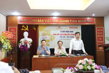 Nhà viết kịch Nguyễn Trung Phong nặng tình với dân ca Ví, Giặm