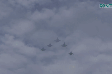 "Hổ mang chúa SU-30MK2 và máy bay huấn luyện L-39NG bay huấn luyện cho A80