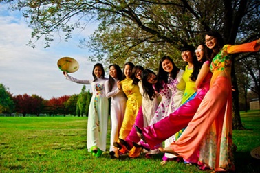 Sinh viên Việt tại Canberra hào hứng đón… mùa Thu tuyệt đẹp