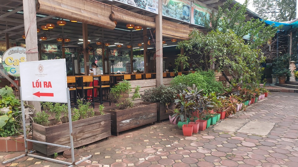 Các nhà hàng thua lỗ nặng do tác động của Nghị định 100 và dịch cúm corona - 2 Các nhà hàng thua lỗ nặng do tác động của Nghị định 100 và dịch cúm corona - 2