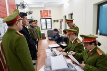 Lợi dụng làm nông thôn mới, 2 cán bộ xã "ăn" hàng trăm triệu tiền cát, sỏi