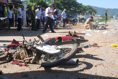 Xe tải gây tai nạn liên hoàn, 3 người thương vong