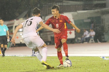 “Đội tuyển Việt Nam nên chơi phòng ngự phản công trước Jordan”