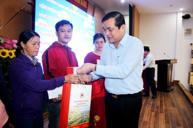 Đấu thầu mua quà Tết thăm hỏi người có công