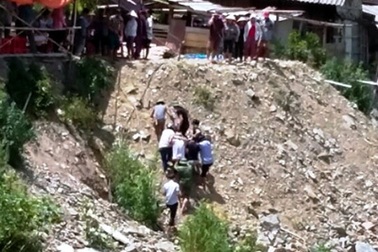 Ngoại tình, cả đôi bị “trói khỏa thân” cho dân làng xem