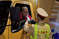 CSGT Hà Nội xử lý 129 trường hợp vi phạm nồng độ cồn tối cuối tuần