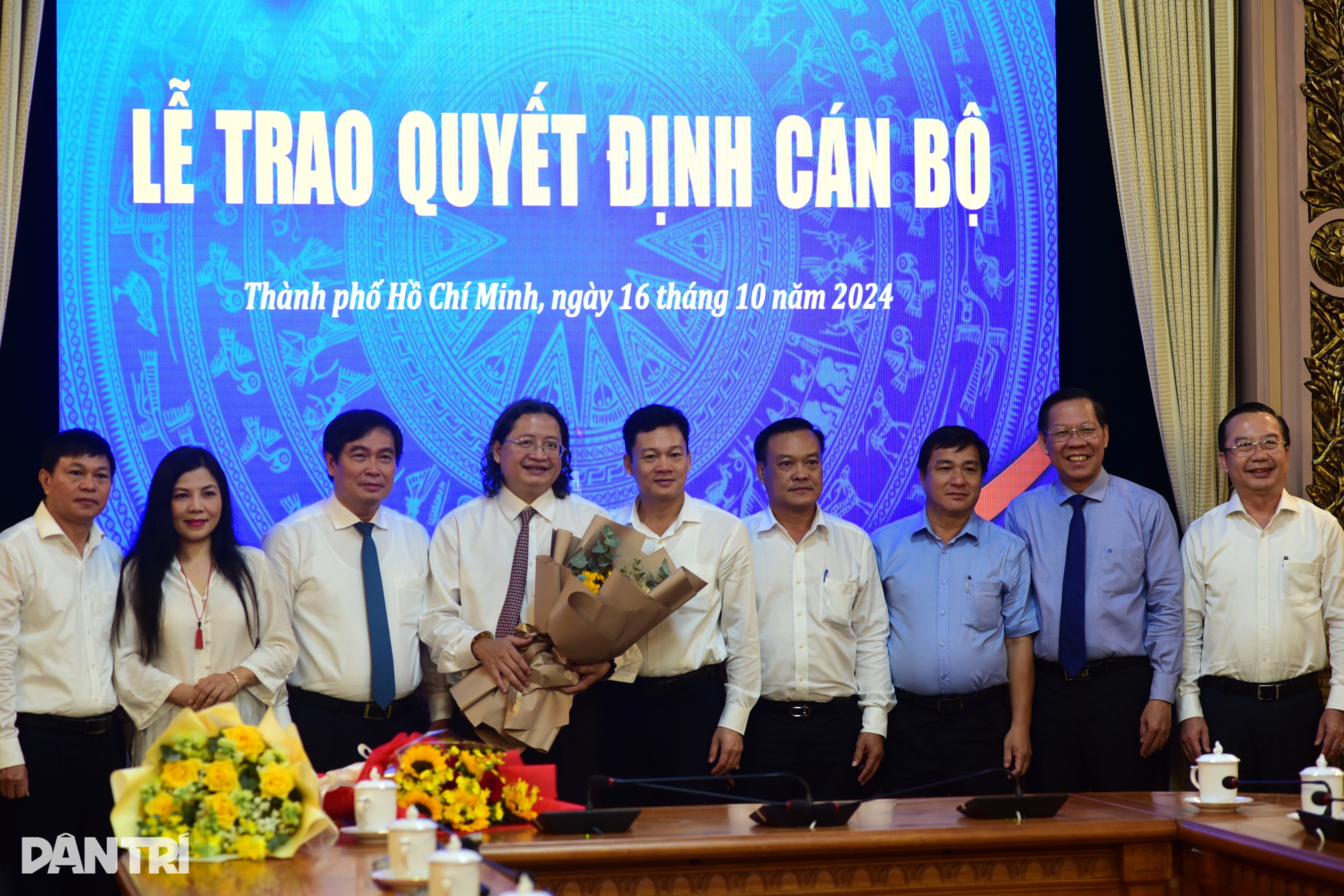 آقای نگوین مین نهوت حکم معاونت مدیر اداره فرهنگ، ورزش و گردشگری شهر هوشی مین را دریافت کرد - 2 Ông Nguyễn Minh Nhựt nhận quyết định làm Phó giám đốc Sở VHTT TPHCM - 2