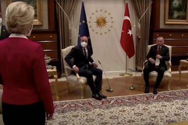 Lãnh đạo châu Âu bị kêu gọi từ chức sau sự cố thiếu ghế ngồi ở Thổ Nhĩ Kỳ