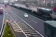 Liên tiếp hai xe công-ten-nơ gặp nạn vì xe con đi ẩu trên đường cao tốc