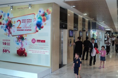 Vincom Center TP.HCM giảm giá 50% nhiều mặt hàng 