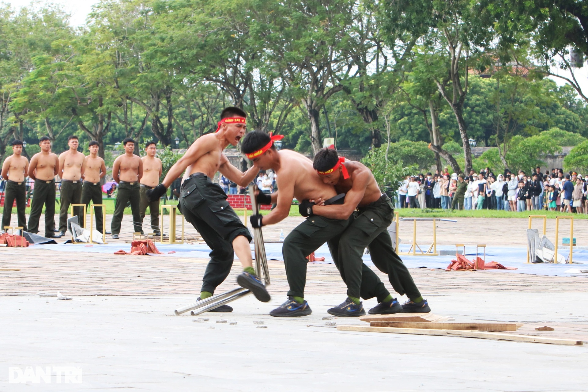 Watching unarmed police officers destroy hard objects - 9