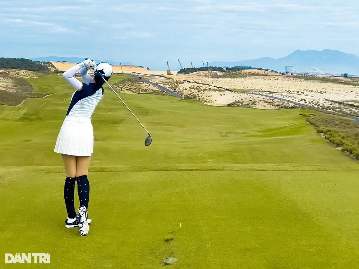 Kiều nữ trên sân golf và những mục đích ra sân không vì golf - 3 Kiều nữ trên sân golf và những mục đích ra sân không vì golf - 3
