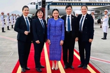 Bốn nữ sĩ quan bảo vệ Thủ tướng Thái Lan trong chuyến thăm Việt Nam
