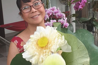 Ca sĩ Ánh Tuyết: “Đầu óc tôi giờ toàn... rau với đất”