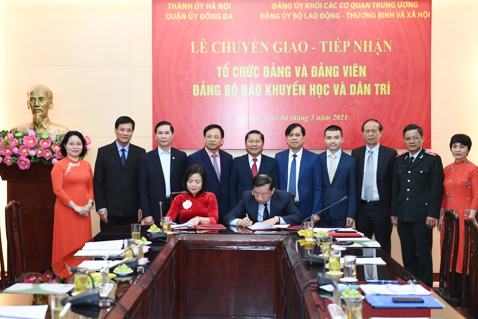 Đảng bộ Báo Khuyến học và Dân trí trực thuộc Đảng ủy Bộ LĐ-TBXH - 1 Đảng bộ Báo Khuyến học và Dân trí trực thuộc Đảng ủy Bộ LĐ-TBXH - 1