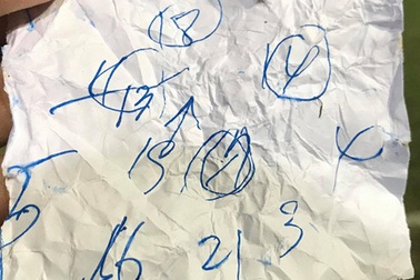 Hé lộ mảnh giấy HLV Park Hang Seo trao cho đội trưởng Quang Hải