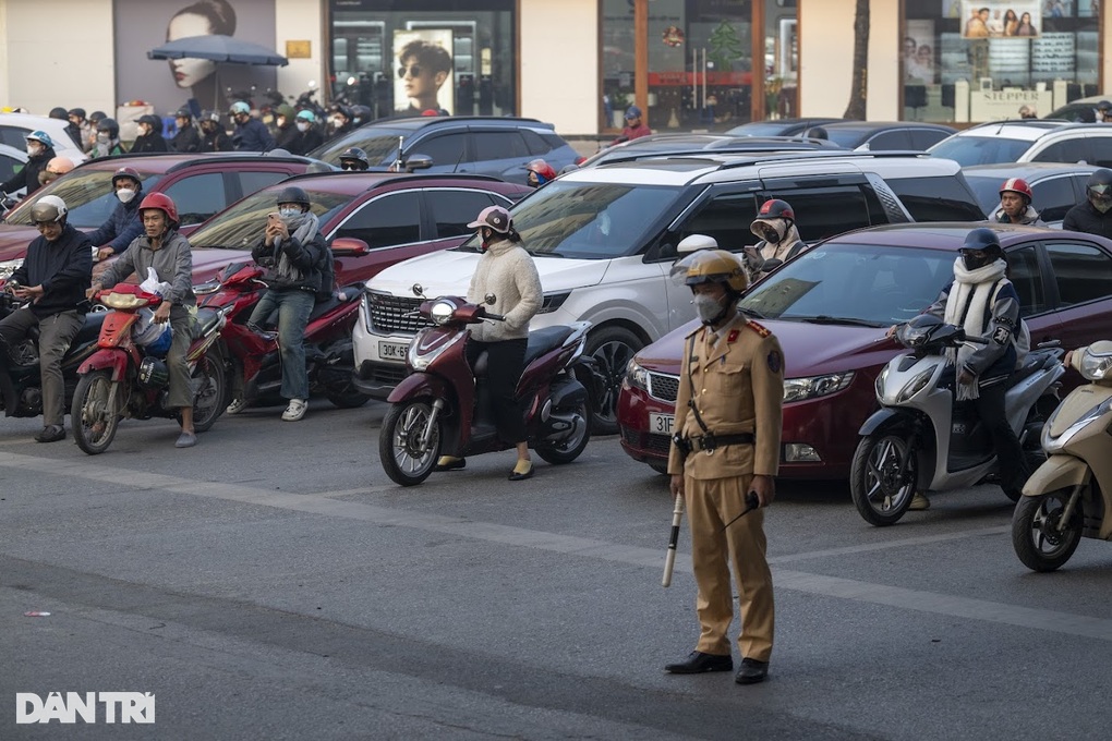 Kiểm tra hệ thống đèn giao thông, không để người dân bị phạt oan - 3