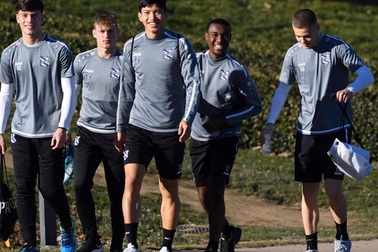 Đáp trả những chỉ trích, Văn Hậu rạng rỡ trên sân tập cùng SC Heerenveen