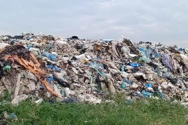 Bãi rác khổng lồ ở TP biển Sầm Sơn khiến người dân ám ảnh