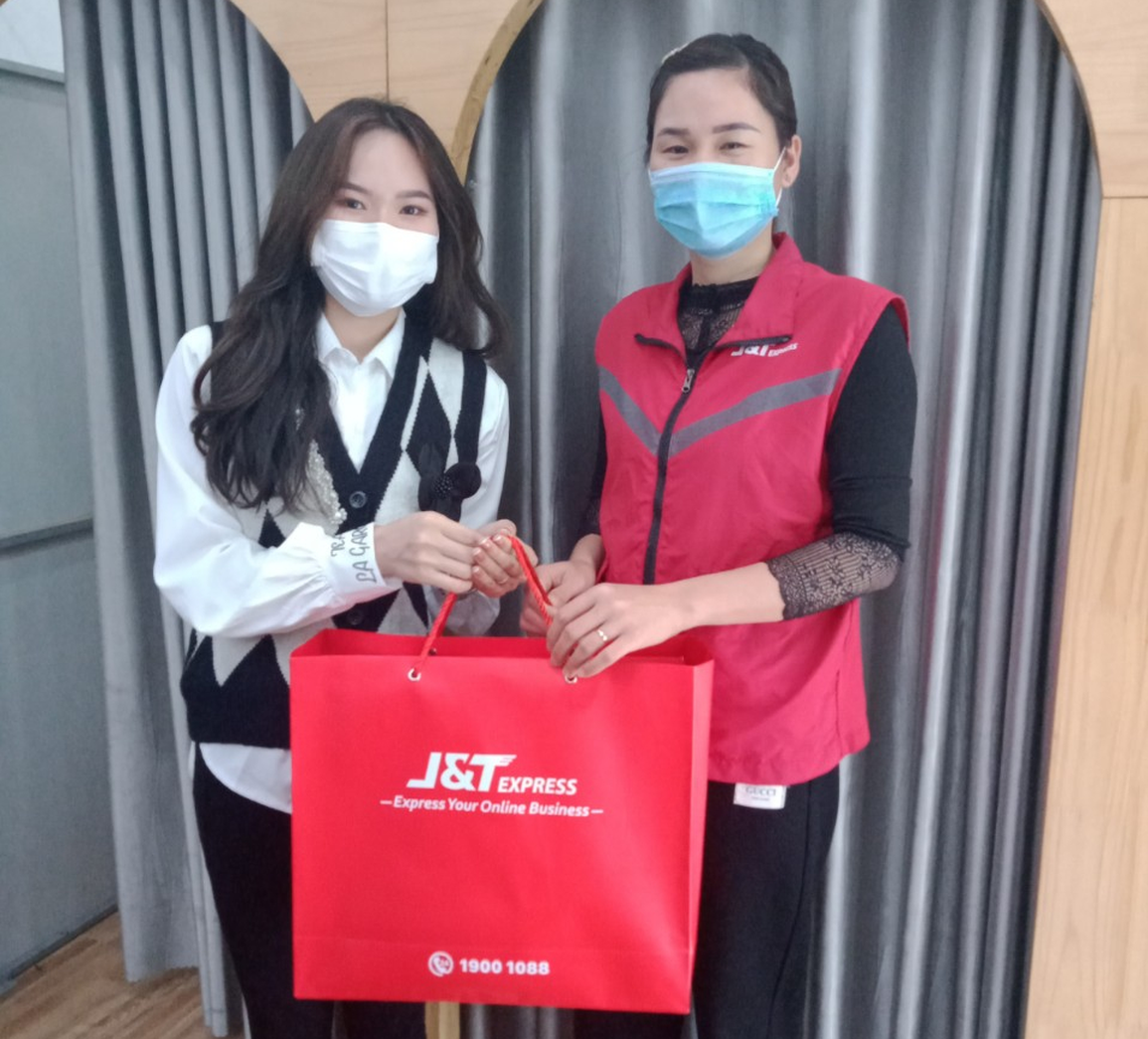 Tri ân ngày của phụ nữ, JT Express trở lại với chương trình Red Tuesday - 2 Tri ân ngày của phụ nữ, JT Express trở lại với chương trình Red Tuesday - 2