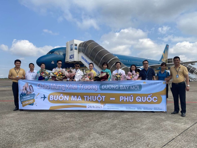Vietnam Airlines khai thác thêm 9 đường bay đến Phú Quốc, chia sẻ thông điệp bảo vệ sao biển - Ảnh 1. Vietnam Airlines khai thác thêm 9 đường bay đến Phú Quốc, chia sẻ thông điệp bảo vệ sao biển - Ảnh 1.