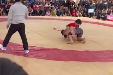 Nhan sắc xinh đẹp của nữ đô vật hạ gục nam đối thủ ở Bắc Ninh gây sốt