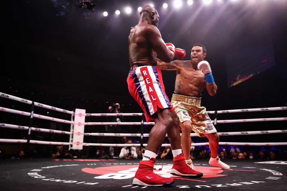 Evander Holyfield thất bại trước Vitor Belfort trong lần trở lại võ đài - 2