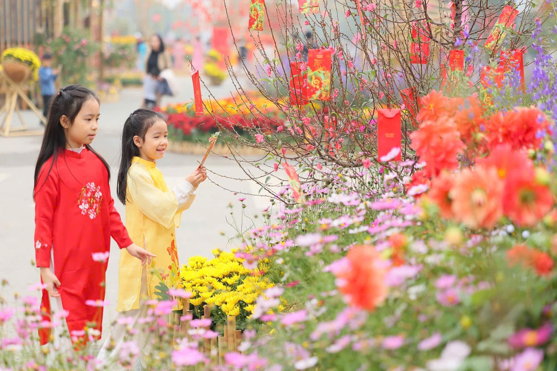 Trẻ em vui Tết cổ truyền tại lễ hội Home Hanoi Xuan 2025 - 1 Trẻ em vui Tết cổ truyền tại lễ hội Home Hanoi Xuan 2025 - 1