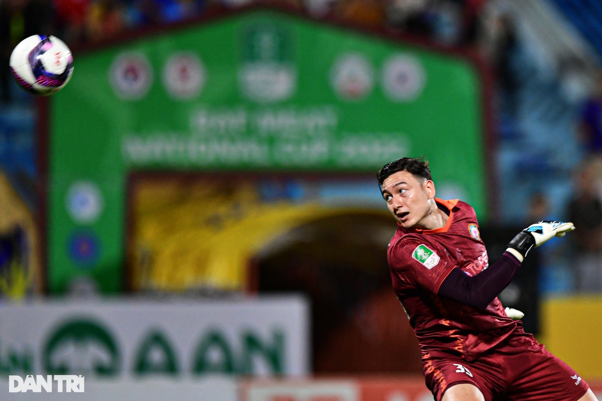 Cầu thủ CLB Hà Nội hạnh phúc ăn mừng cú đúp vô địch mùa giải 2022 - 7 Cầu thủ CLB Hà Nội hạnh phúc ăn mừng cú đúp vô địch mùa giải 2022 - 7