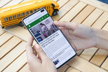 Mở hộp và trên tay Galaxy S10+ chính hãng sắp lên kệ thị trường Việt