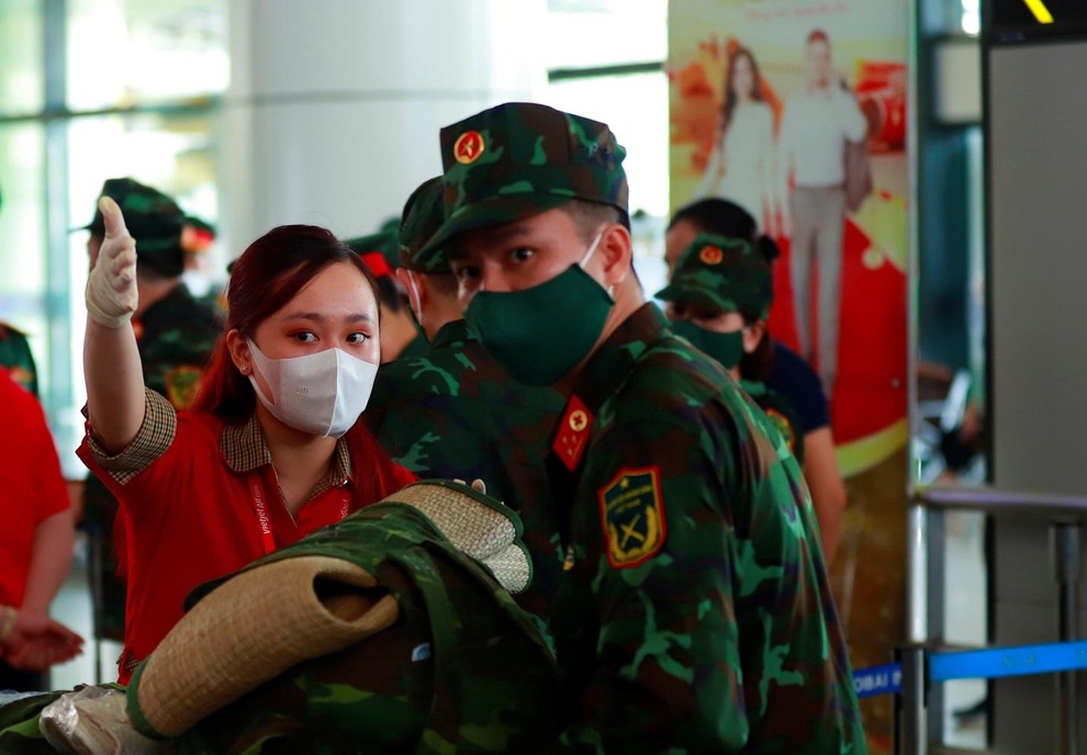 Vietjet tăng cường các chuyến bay vận chuyển nhân lực y tế - 3 Vietjet tăng cường các chuyến bay vận chuyển nhân lực y tế - 3
