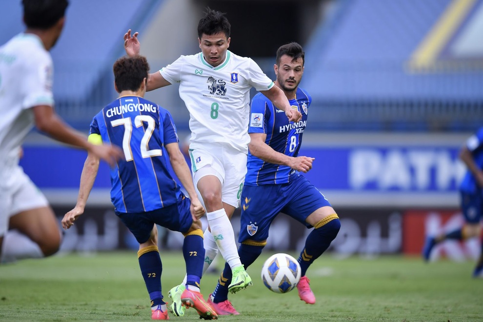 Ulsan Hyundai đánh bại đội vô địch Thái Lan tại AFC Champions League - 2 Ulsan Hyundai đánh bại đội vô địch Thái Lan tại AFC Champions League - 2