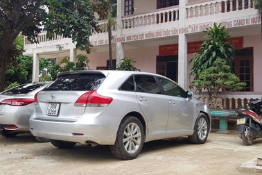 Giám đốc doanh nghiệp dí súng vào đầu tài xế xe cẩu sau va chạm giao thông