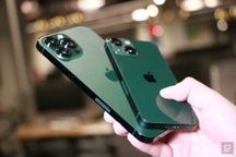 Cận cảnh iPhone 13 phiên bản màu Alpine Green