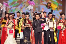 Toàn cảnh đêm chung kết Siêu mẫu Việt Nam 2011