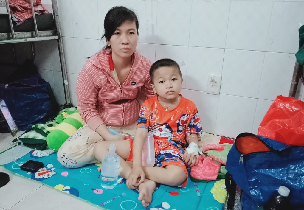 Mẹ đơn thân tuyệt vọng cầu xin bạn đọc Dân trí giúp cứu mạng con - 6 Mẹ đơn thân tuyệt vọng cầu xin bạn đọc Dân trí giúp cứu mạng con - 6