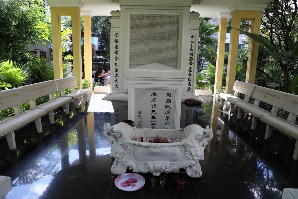 Lăng mộ cụ Phan Châu Trinh.jpg Lăng mộ cụ Phan Châu Trinh.jpg