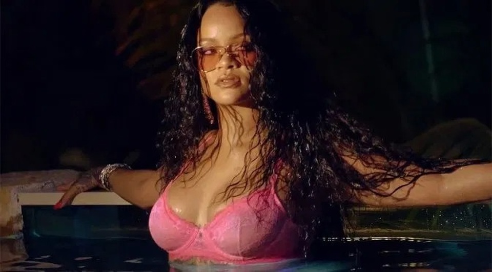 Rihanna gây sốt với ảnh nội y - 3