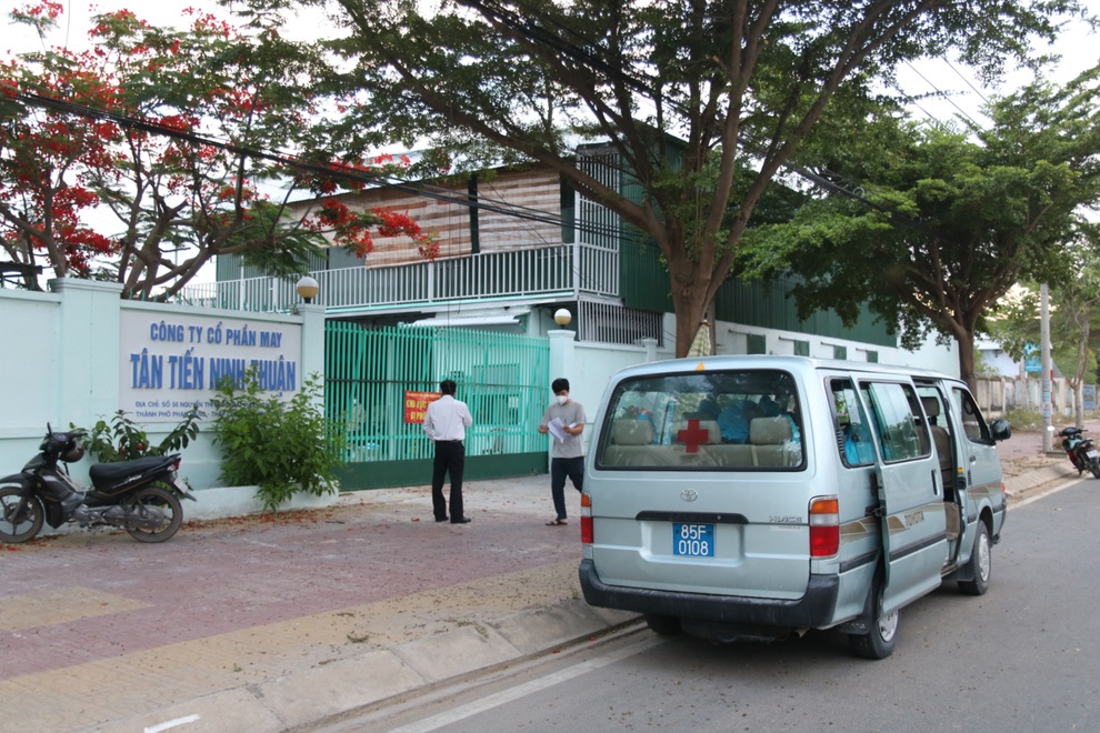 Tạm dừng hoạt động 2 công ty hơn 2.000 công nhân vì có 5 ca mắc Covid-19 - 2 Tạm dừng hoạt động 2 công ty hơn 2.000 công nhân vì có 5 ca mắc Covid-19 - 2