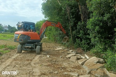 Phá dỡ hoàn toàn con đường bê tông xuất hiện bất ngờ sau một đêm