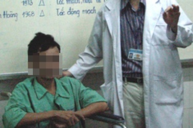 Mất 2 chân vì hút thuốc lá